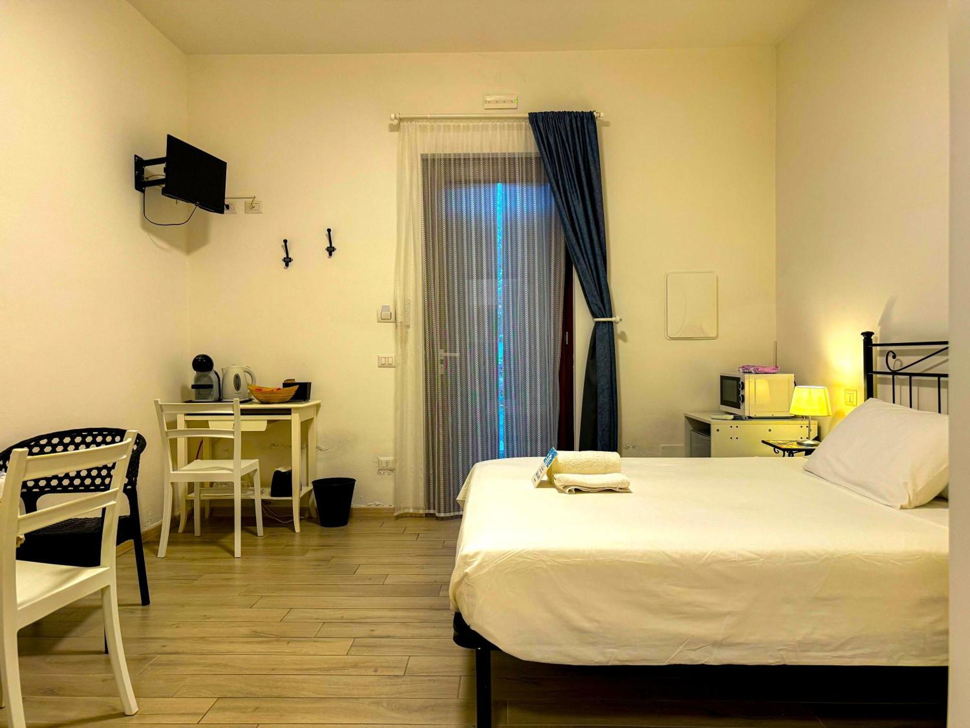 Sg Rooms - Casa Laura 페스키에라델가르다 외부 사진